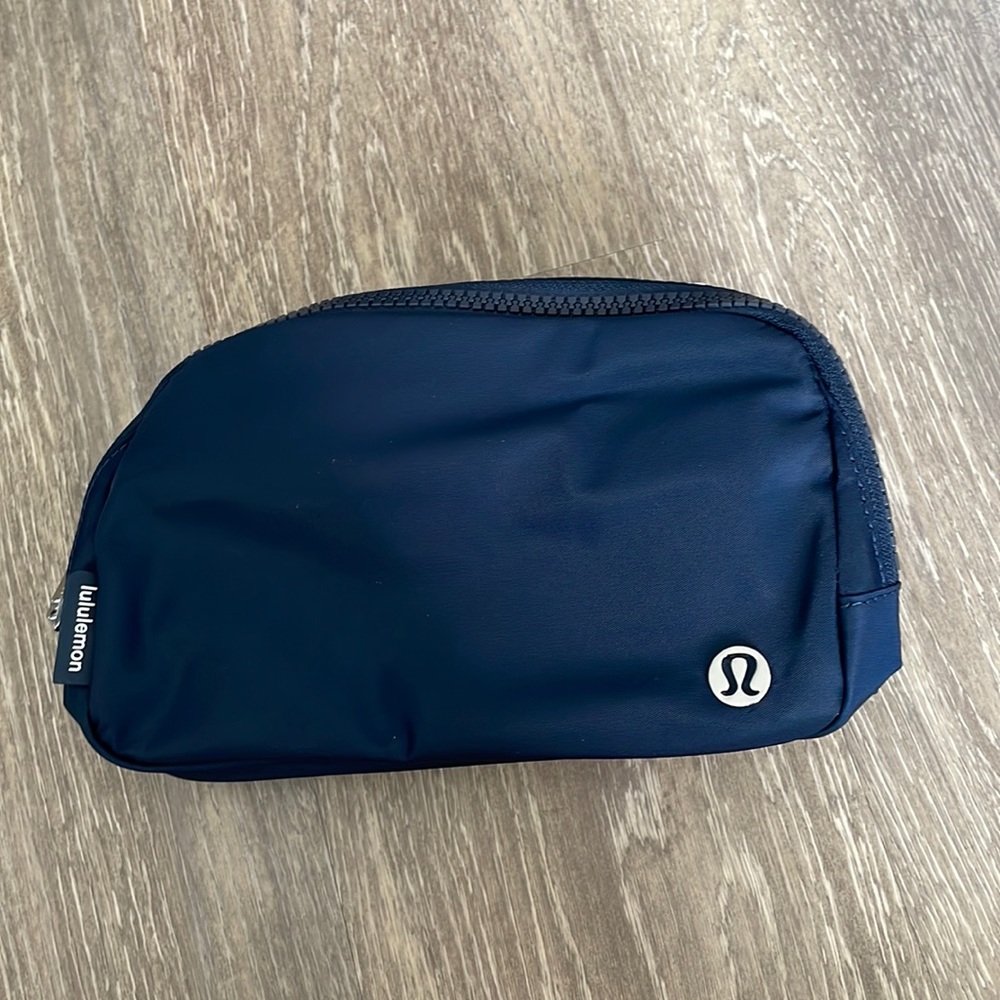 everywhere belt bag true navy